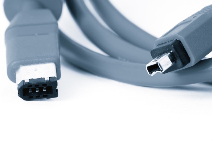 Як обрати правильний кабель FireWire для відео та аудіо технологій