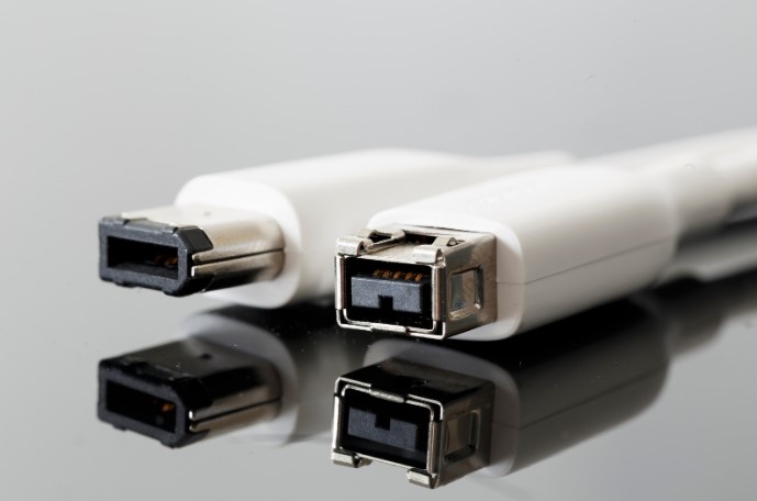 Вибір FireWire кабелю для звукової карти